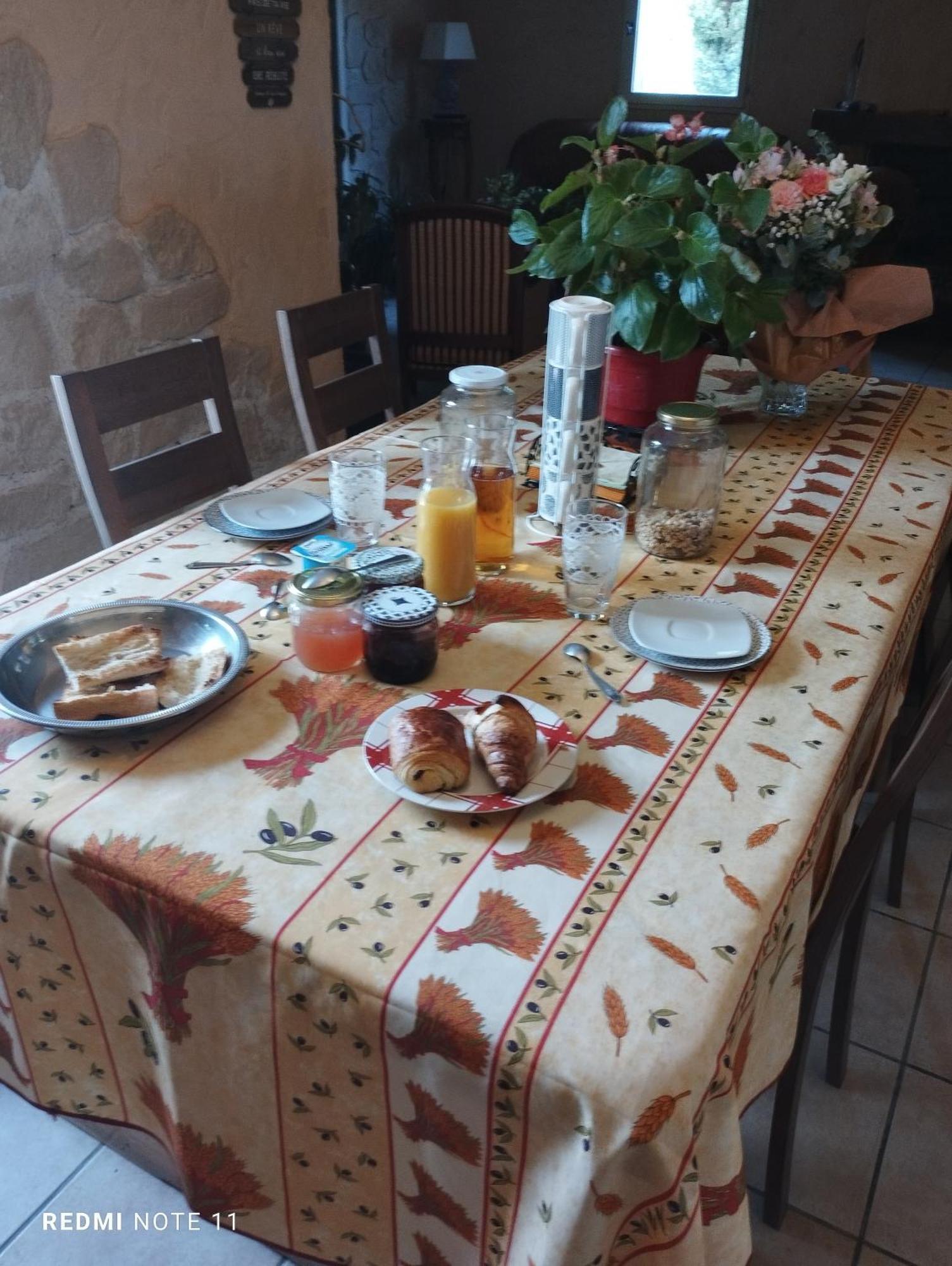 Chambre D Hotes En Provence, Au Pied Du Luberon, Les Coquelicots La Tour-d'Aigues Luaran gambar